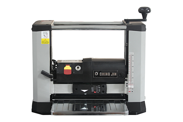 自動鉋木機(Automatic Planer)